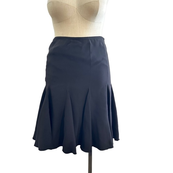 Armani Collezioni Side Zip Knee Length A Line Tulip Ruffle Skirt Black Crepe 10 - Picture 1 of 8